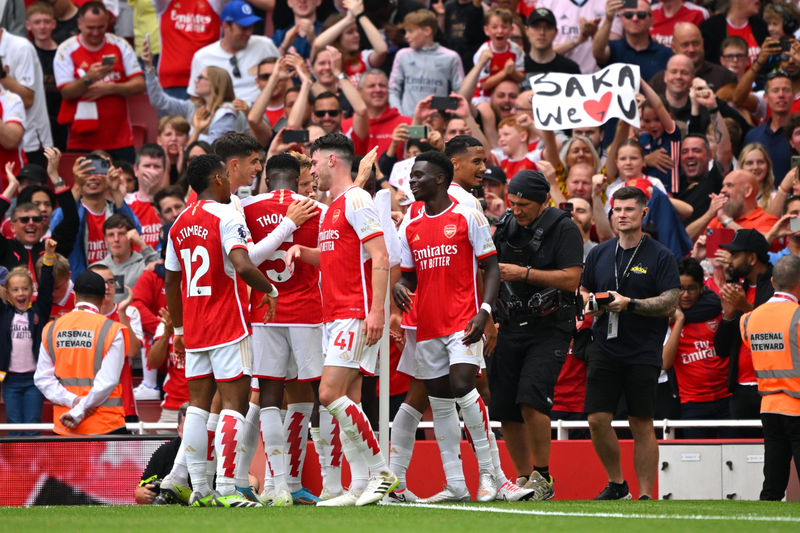 Arsenal launch Premier League title bid