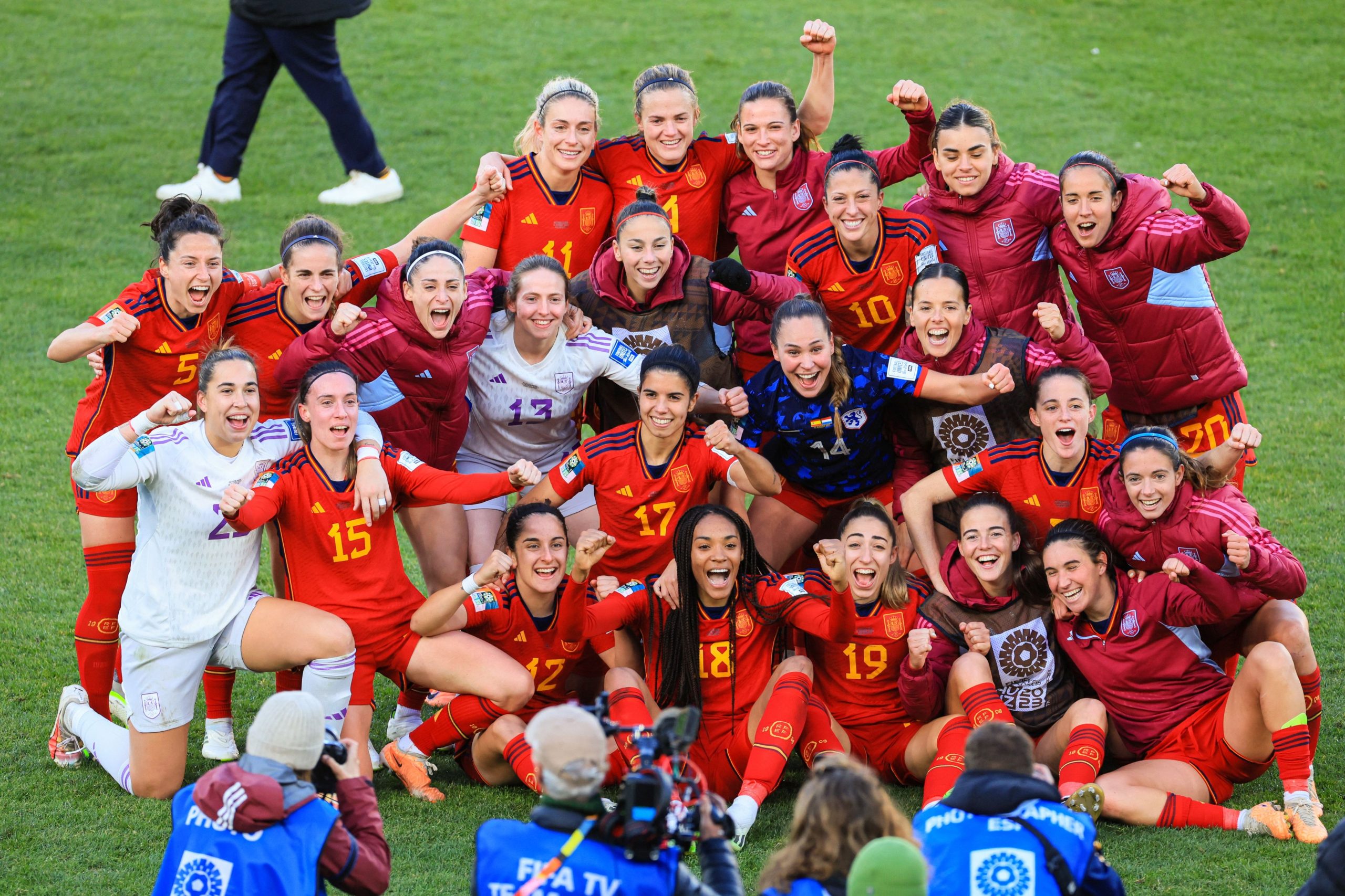 Paralluelo powers Spain into World Cup semis