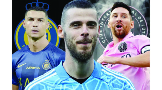 De Gea snubs £500k-a-week Ronaldo reunion