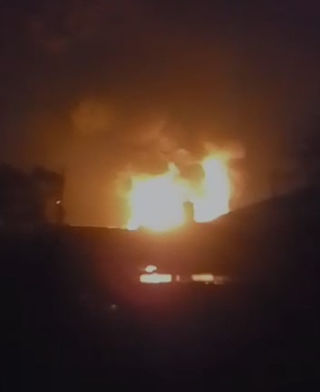 Motor industry catches fire, vehicles burnt