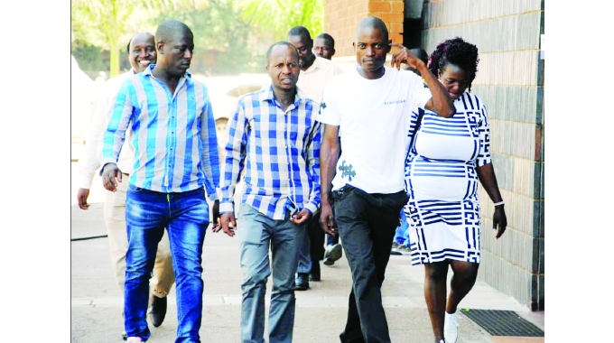 Dirty cops nabbed for demanding bribe
