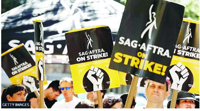 DEAL STRUCK TO END HOLLYWOOD STRIKE