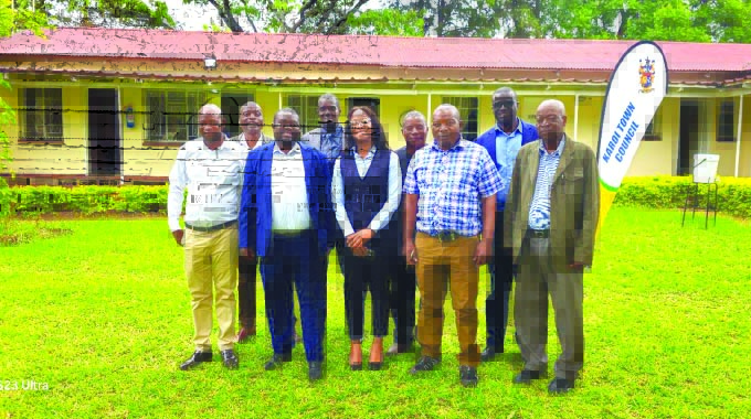 Karoi hunt  for new coach