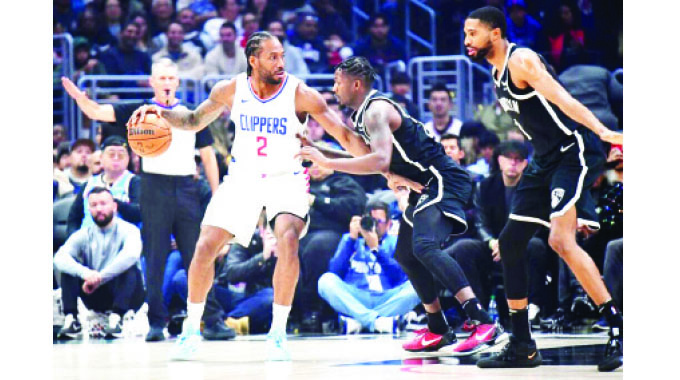 Clippers end game on 22-0 run, shock Nets