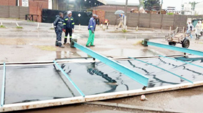 COUNCIL TO REMOVE ILLEGAL BILLBOARDS