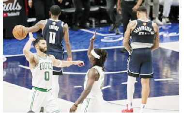 Celtics hold off desperate Mavs