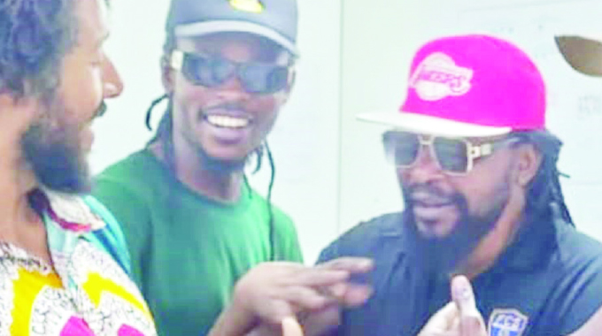 RAPPER HOOKS UP WITH DUTCH ARTIST