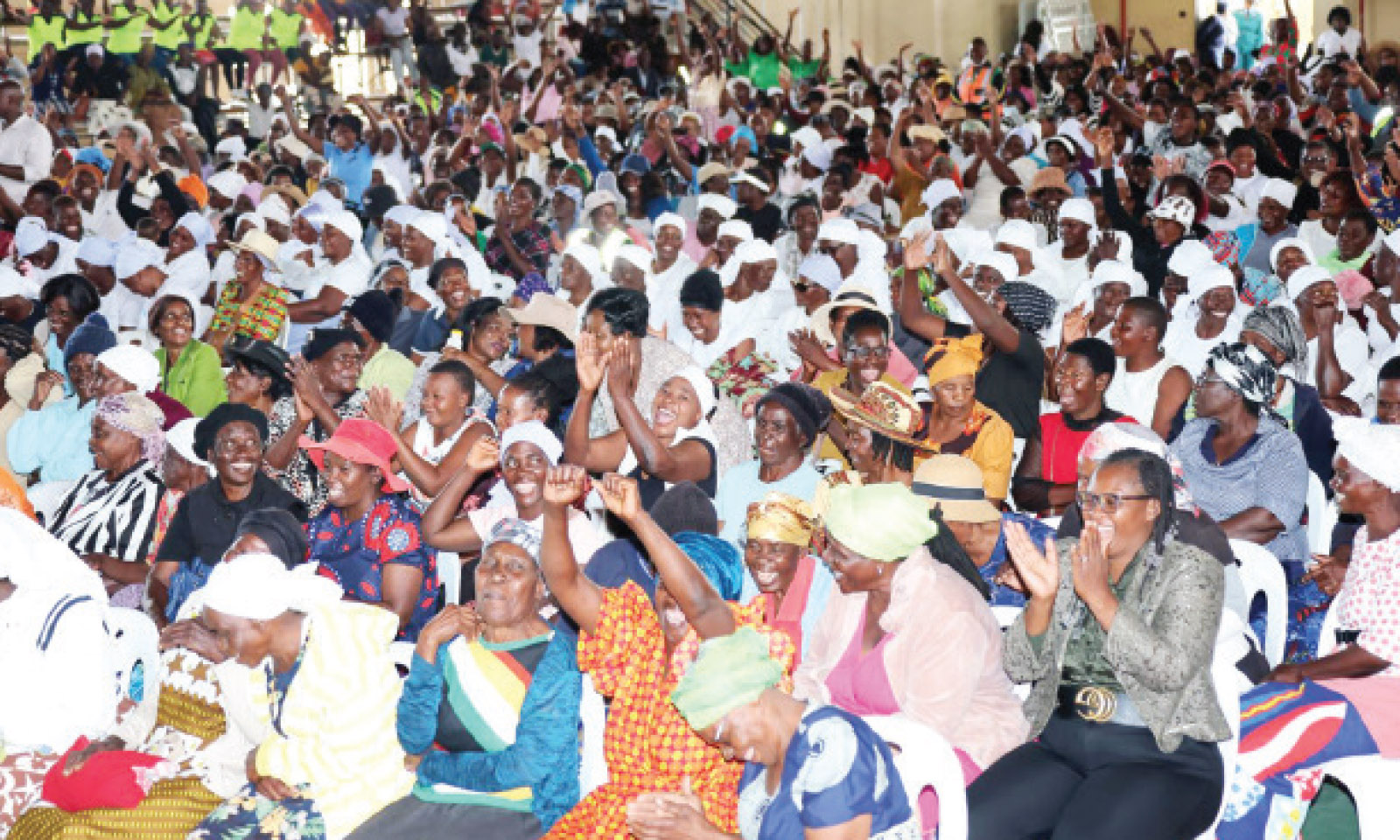 Part of the large crowd that turned up to watch Jah Prayzah and Mafikizolo 