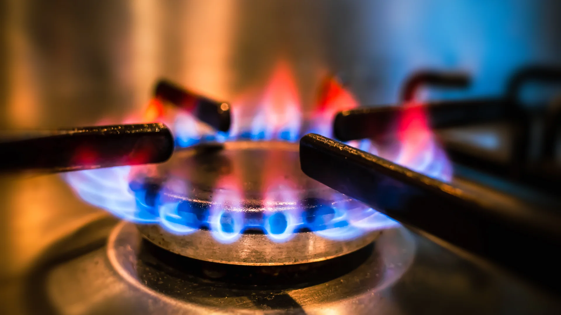 Man dies after being stabbed by wife over gas cooker price