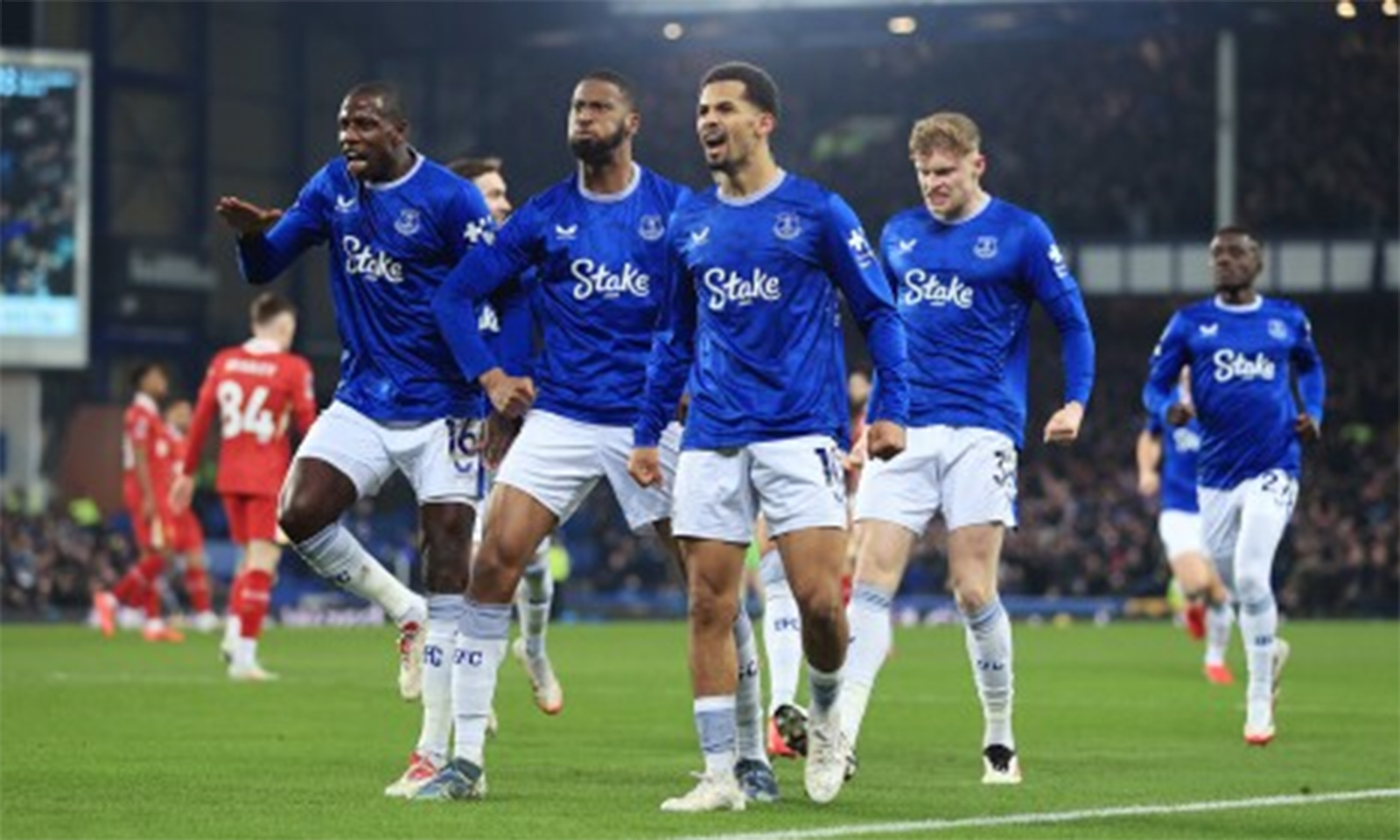 Goodison goes out with a roar