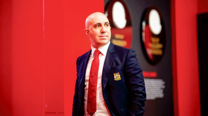Man Utd chief admits club risk FIVE-YEAR trophy