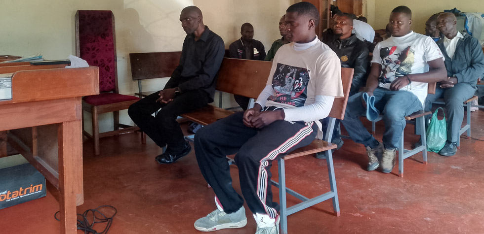 Musvipa (right) and the girl’s father in court