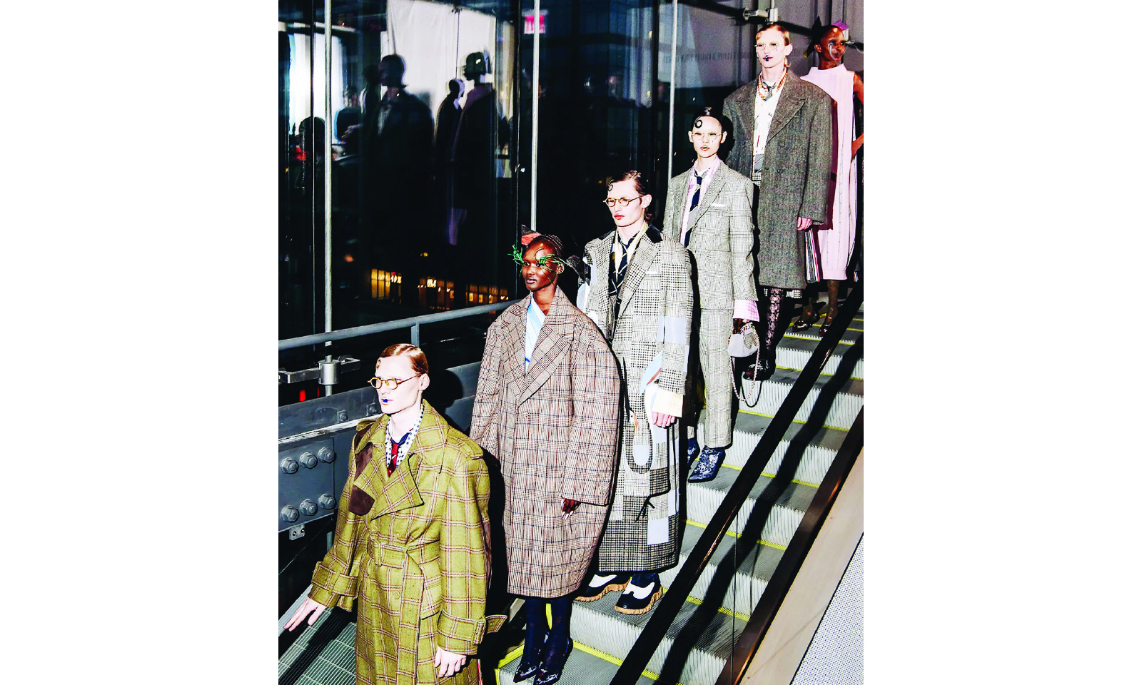JACKET-AND-NECKTIE IS BACK WITH A BANG