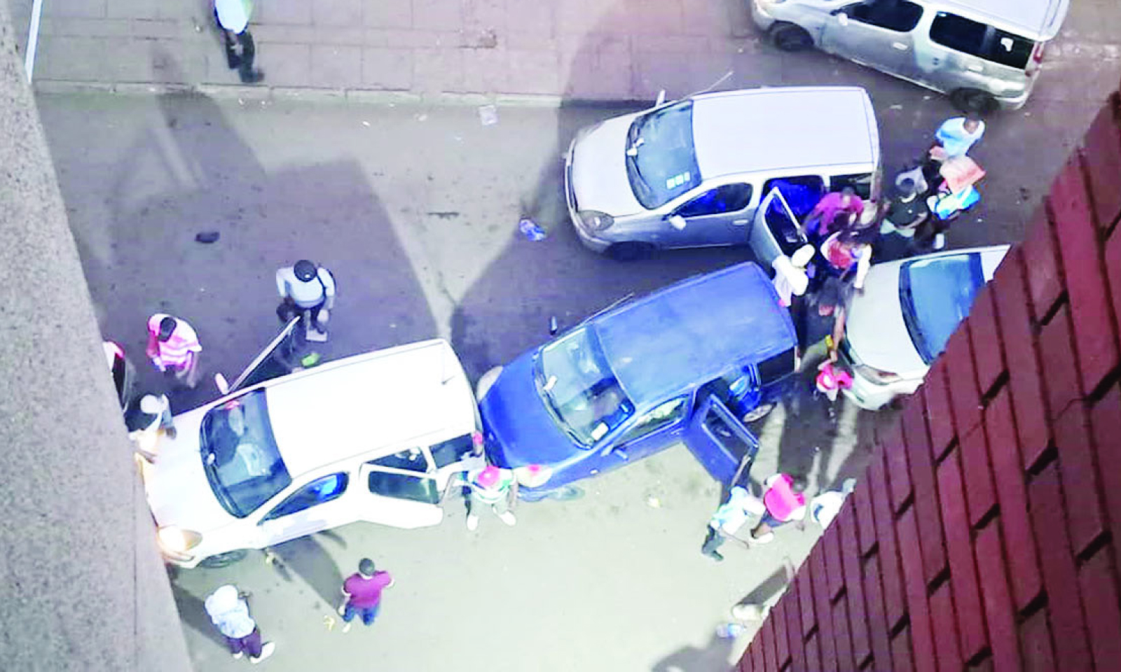 Pick pocketing rife at illegal Avondale rank