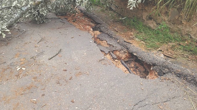 Illegal miners blamed for massive crack on Zvishavane’s Novale Road