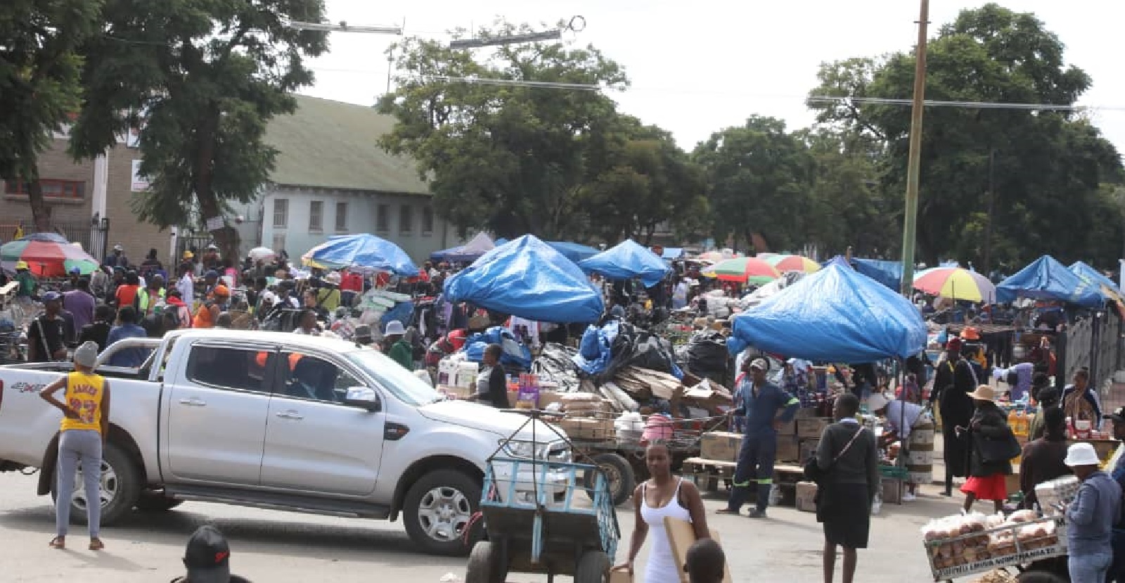 Vendors defy Council relocation directive