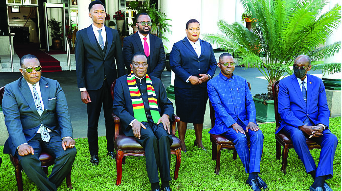 Lieutenant- General Sanyatwe salutes President