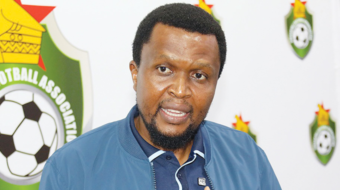 Ibhola ebantwini. . . iZifa ihlangana lenkokheli zomdlalo