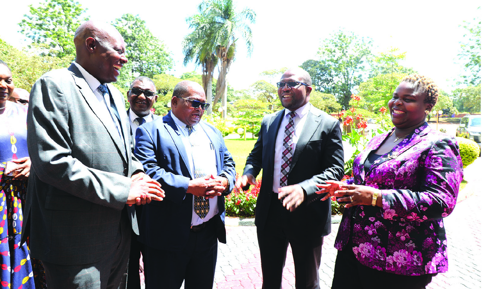 Government cracks down on night vending, counterfeit goods