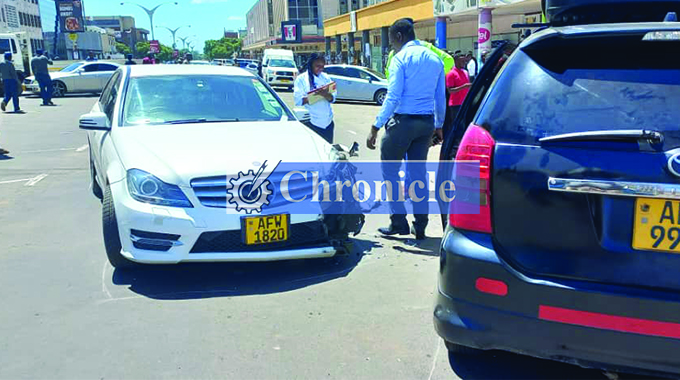 Pirate taxi driver knocks down woman in Bulawayo city centre while fleeing police