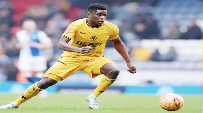 Munetsi and co floor Man U