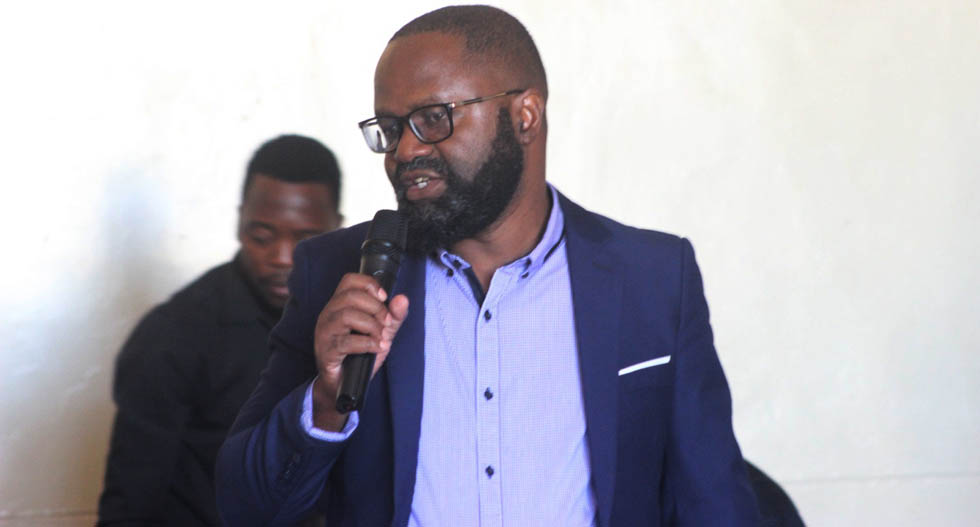 Dr Chipupura