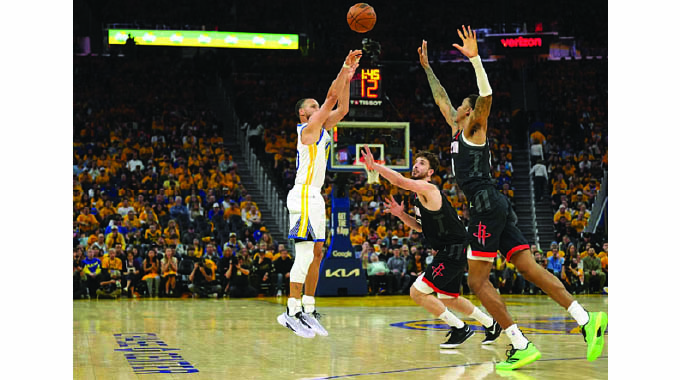 CURRY’S 36 POINTS HELP WARRIORS