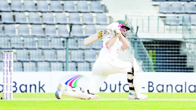 Bennet, Williams help Zimbabwe nose ahead