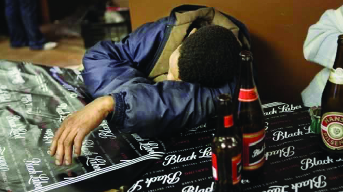 Boozed up & enraged: Man threatens to torch mum & house