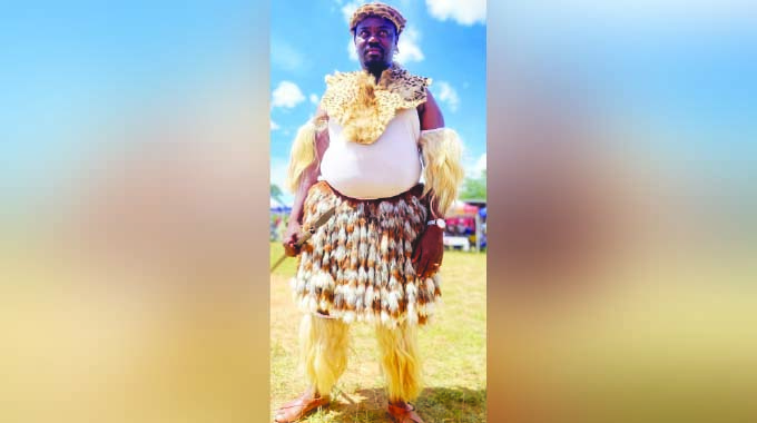 UMadlela uselingisa kumdlalo okuSABC