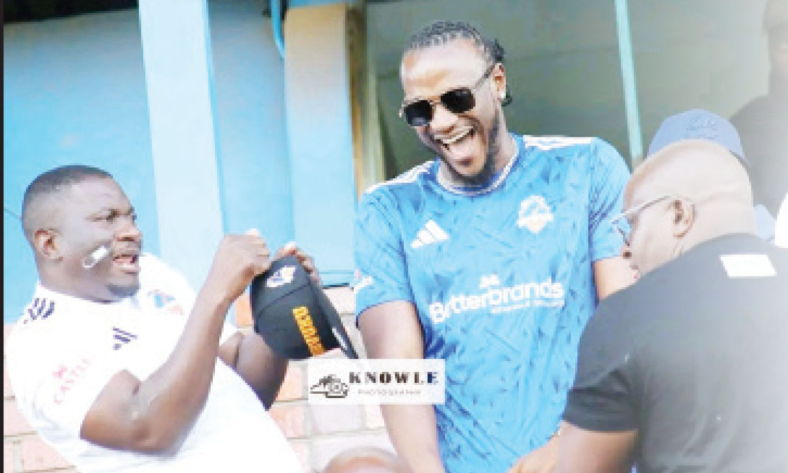 JAH PRAYZAH  EXPLAINS SCOTTLAND ROMANCE