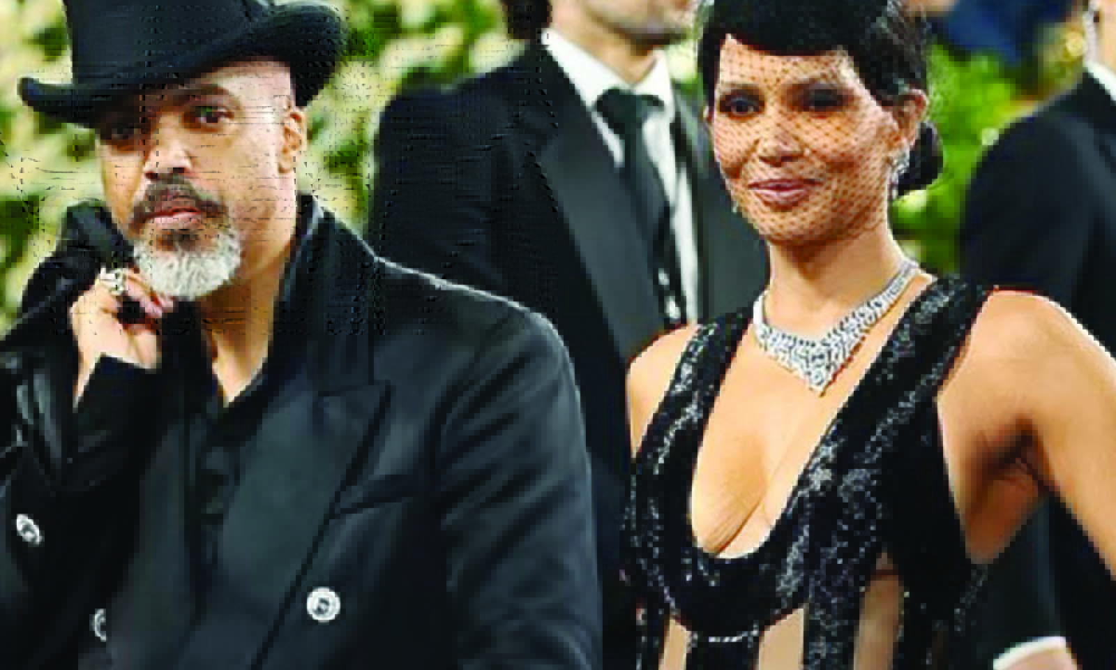 HALLE BERRY SLAMMED FOR Undies-FREE DRESS
