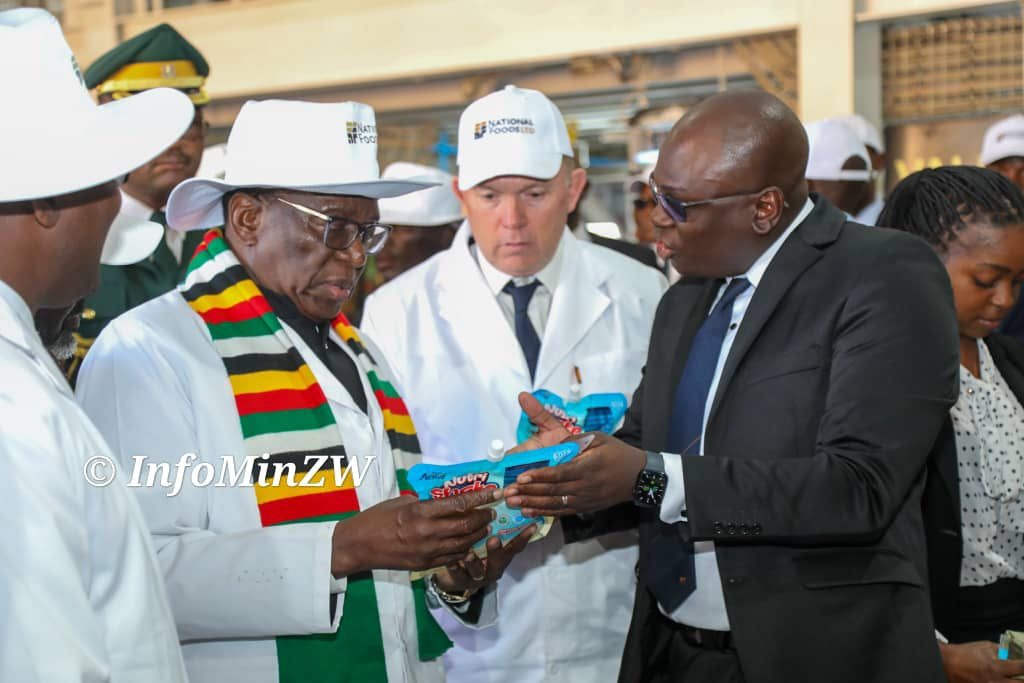 UMongameli uMnangagwa uncoma ukuzimisela kwamankampani azimele wodwa. . . Kwethulwa imitshina eNational Foods