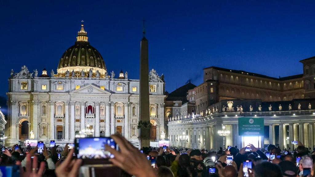 Cardinals return for day two of conclave after black smoke on first night