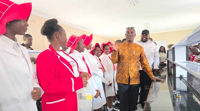 Minister commissions US$25 000 chemistry lab at Bata High
