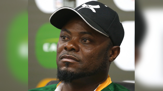 Umqeqetshi omutsha kuCAPS United