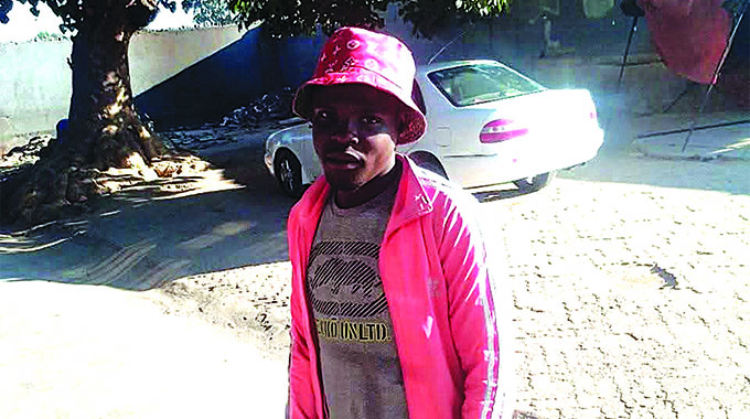 Murume anobata mukadzi chibharo achimutyisidzira nenyoka mhenyu