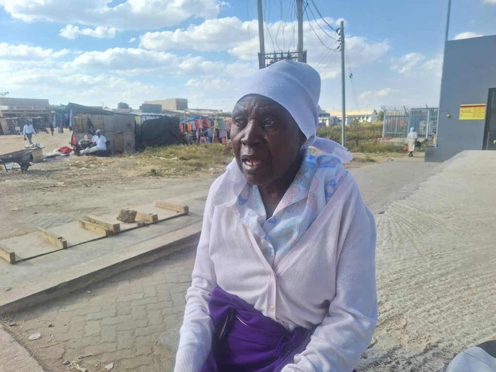 Mwanakomana oti amai munofa rinhi sevamwe . . . anoda kusara achitora imba