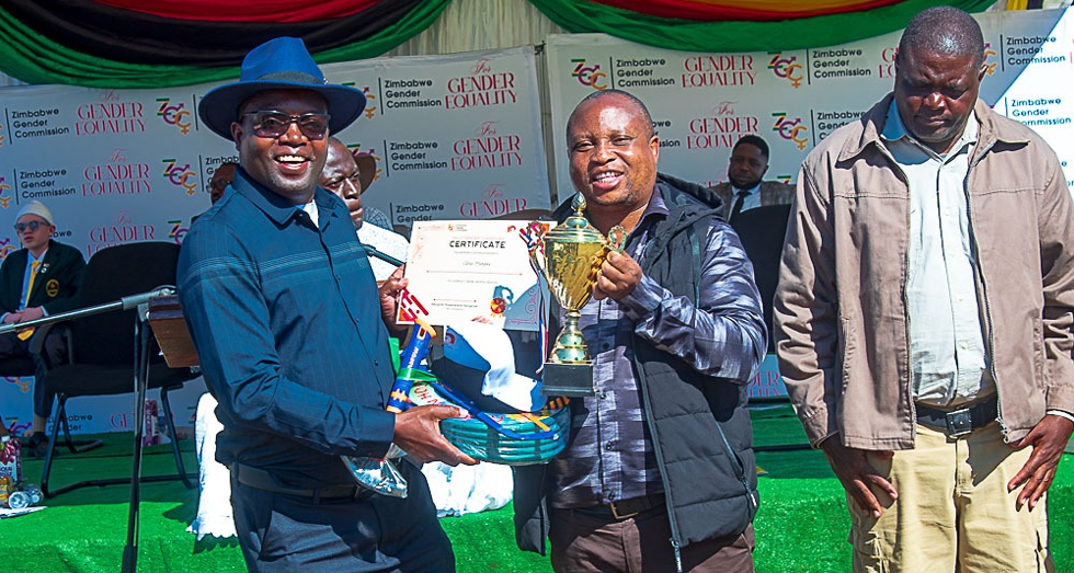 Manica Post Editor receives male gender champion award