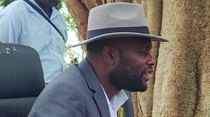 Mubobobo: Murume abatwa aine murwi wemabhurugwa echikadzi