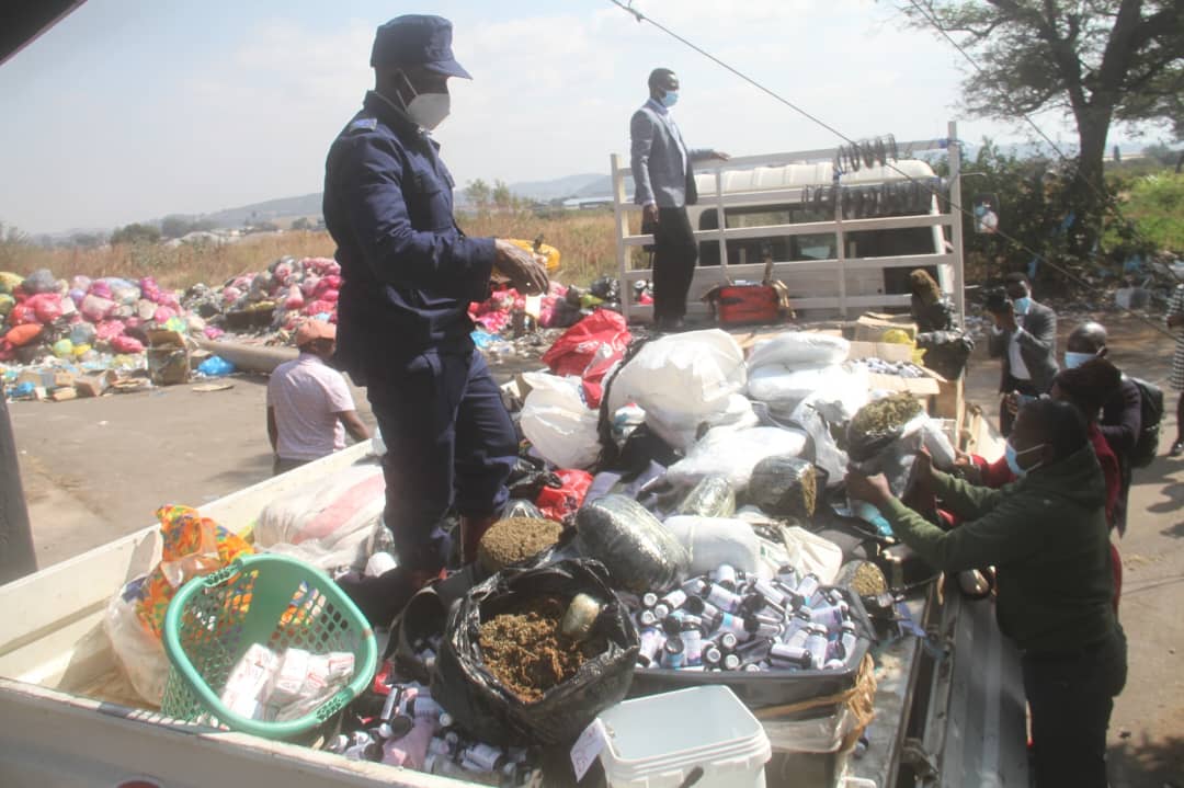 GANJA SMOKE OVER HARARE! Cops torch tonnes of dagga and dodgy drugs
