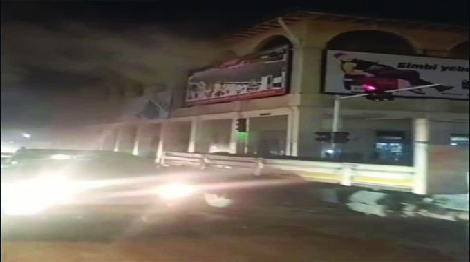 WATCH: Fire breaks out at Midlands Hotel in Gweru