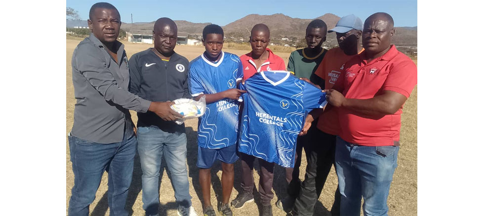 Benza gives to Mutare's Sheckon Stars