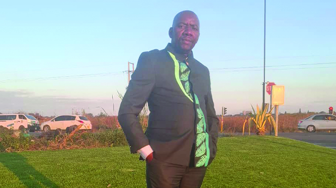 Muimbi orangarira vanhu vanofa mutsaona