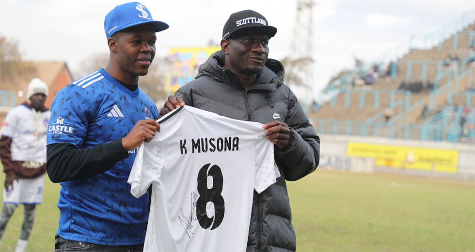 Knowledge Musona (left) and Scottland president Scott Sakupwanya