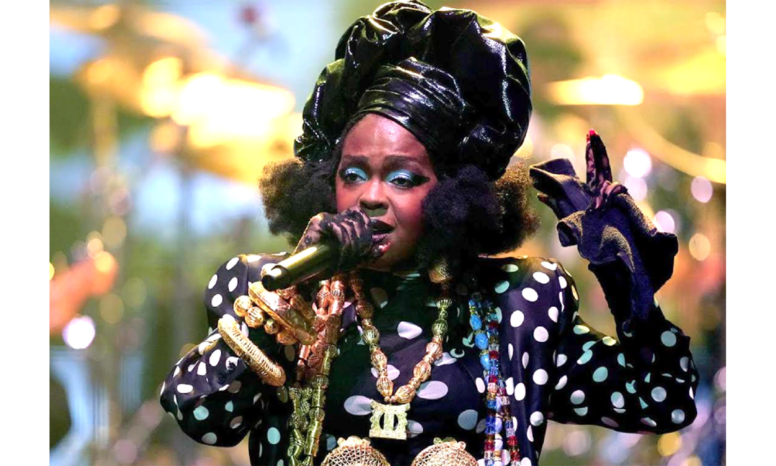 LAURYN HILL PERFORMS TWO HOURS LATE BEFORE VIRTUALLY EMPTY STADIUM