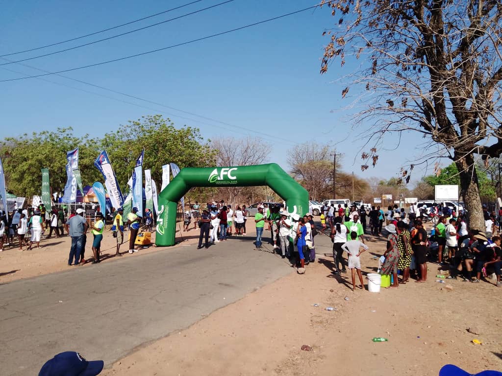 Asezingeni eliphezulu amalungiselelo eBinga Kasambabezi Marathon