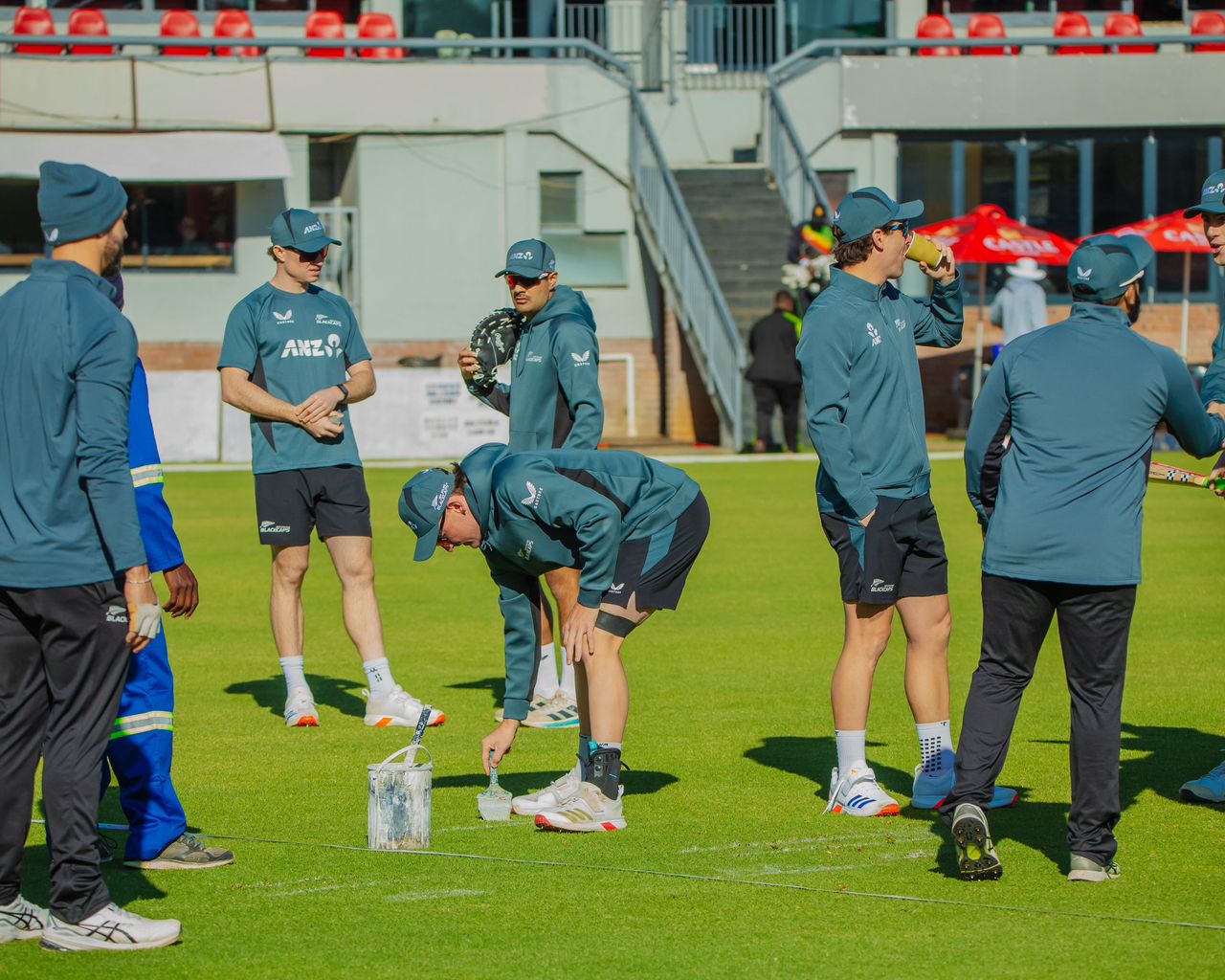 TEST TIME! CHEVRONS FACE BLACKCAPS IN LONG-AWAITED SHOWDOWN Ervine wins toss and bats as Zim look to break NZ hoodoo