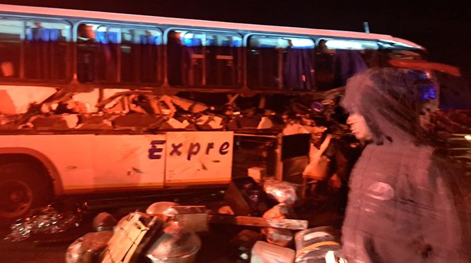 Zimbabwe cross-border bus driver killed, 8 injured in Musina crash