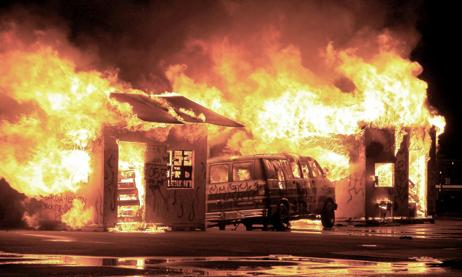 Suspected arson in Bindura: Three vehicles, including police officer’s, set ablaze